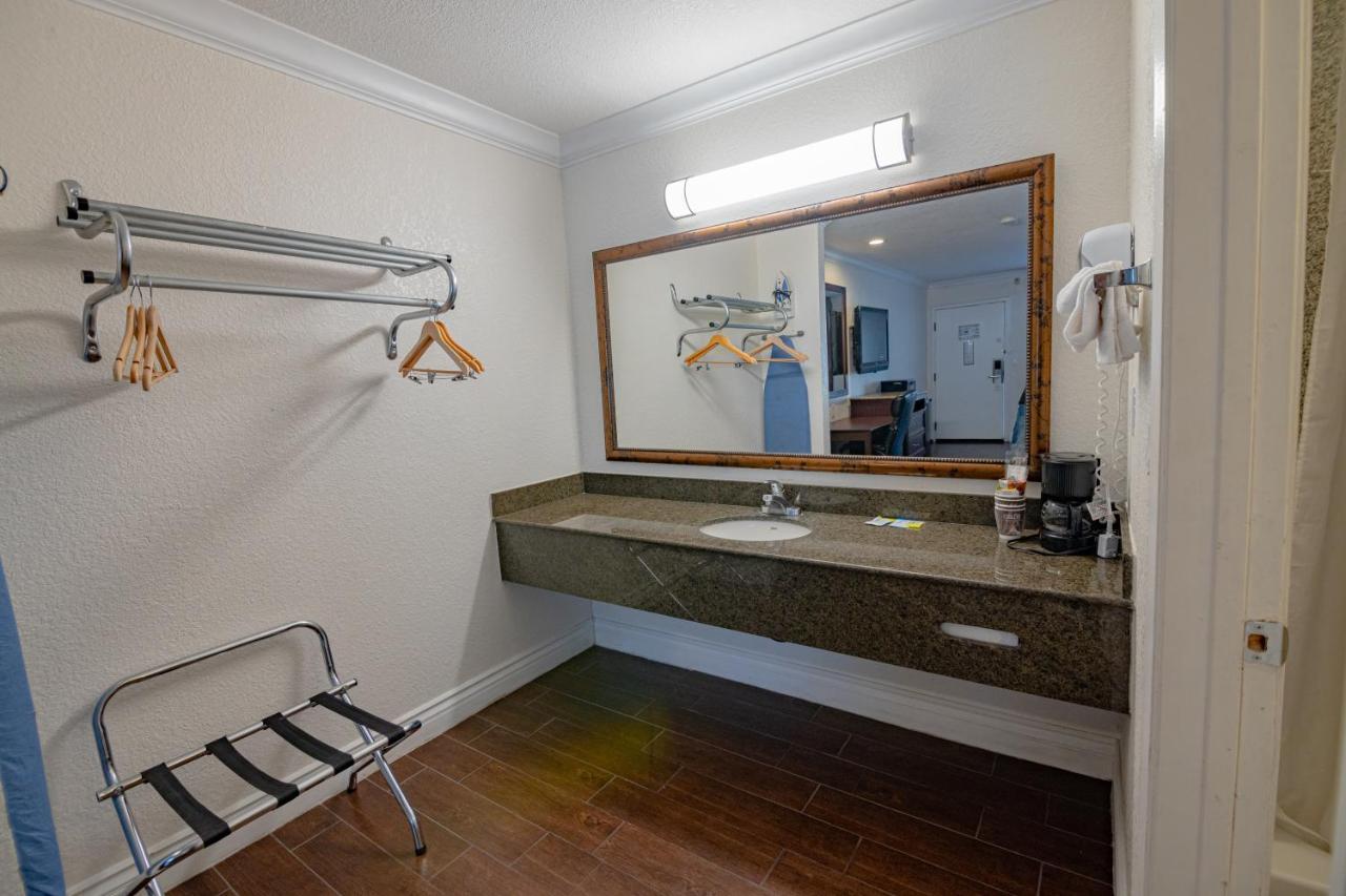 Hospitality Inn San Bernardino Dış mekan fotoğraf